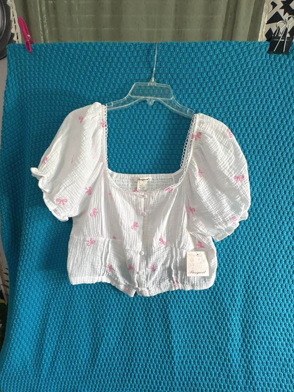 Passport White Gauze Puff Sleeve Crop Top with Pink Bow Embroidery